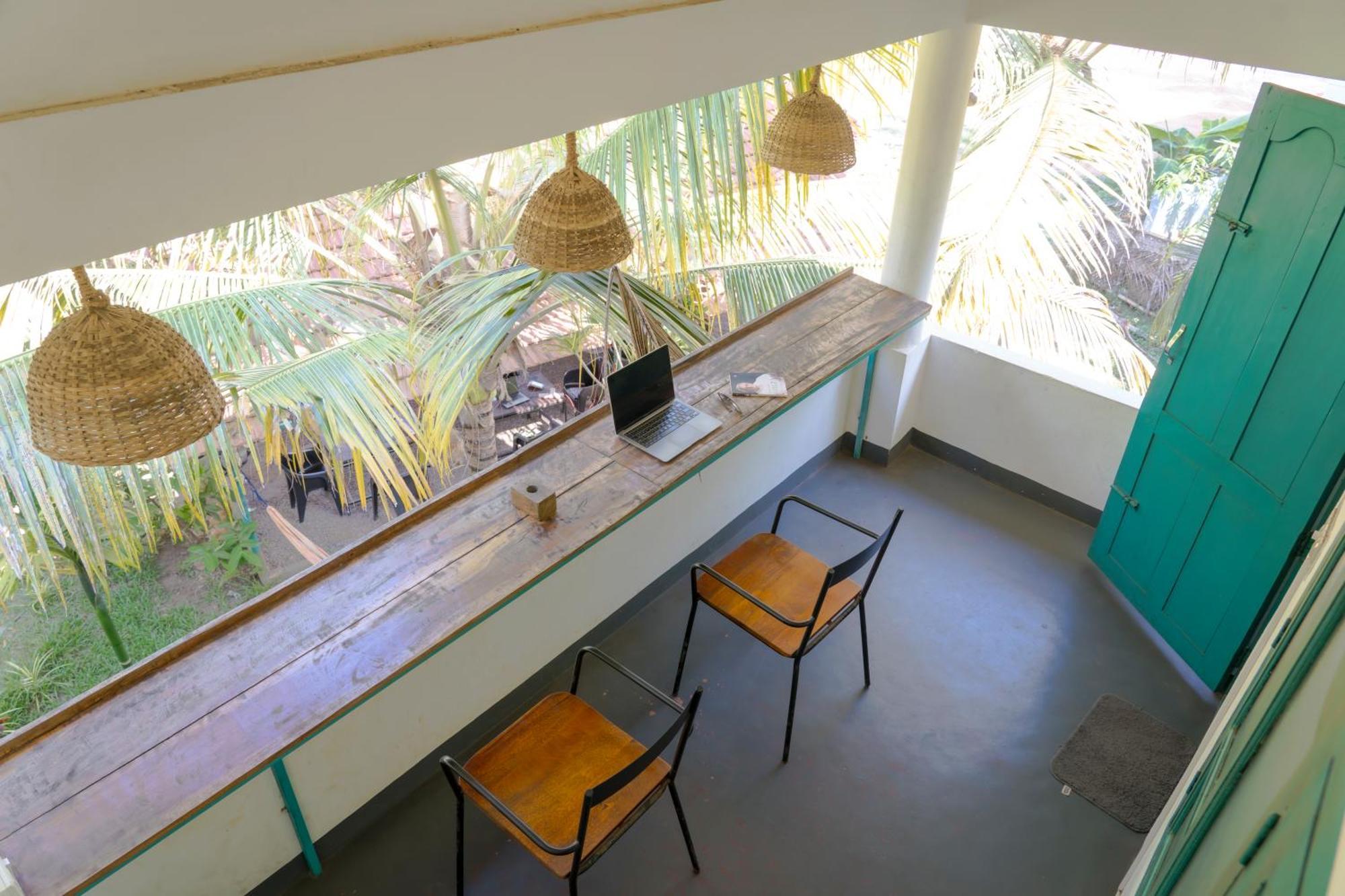 Cliff & Coral Hostel *