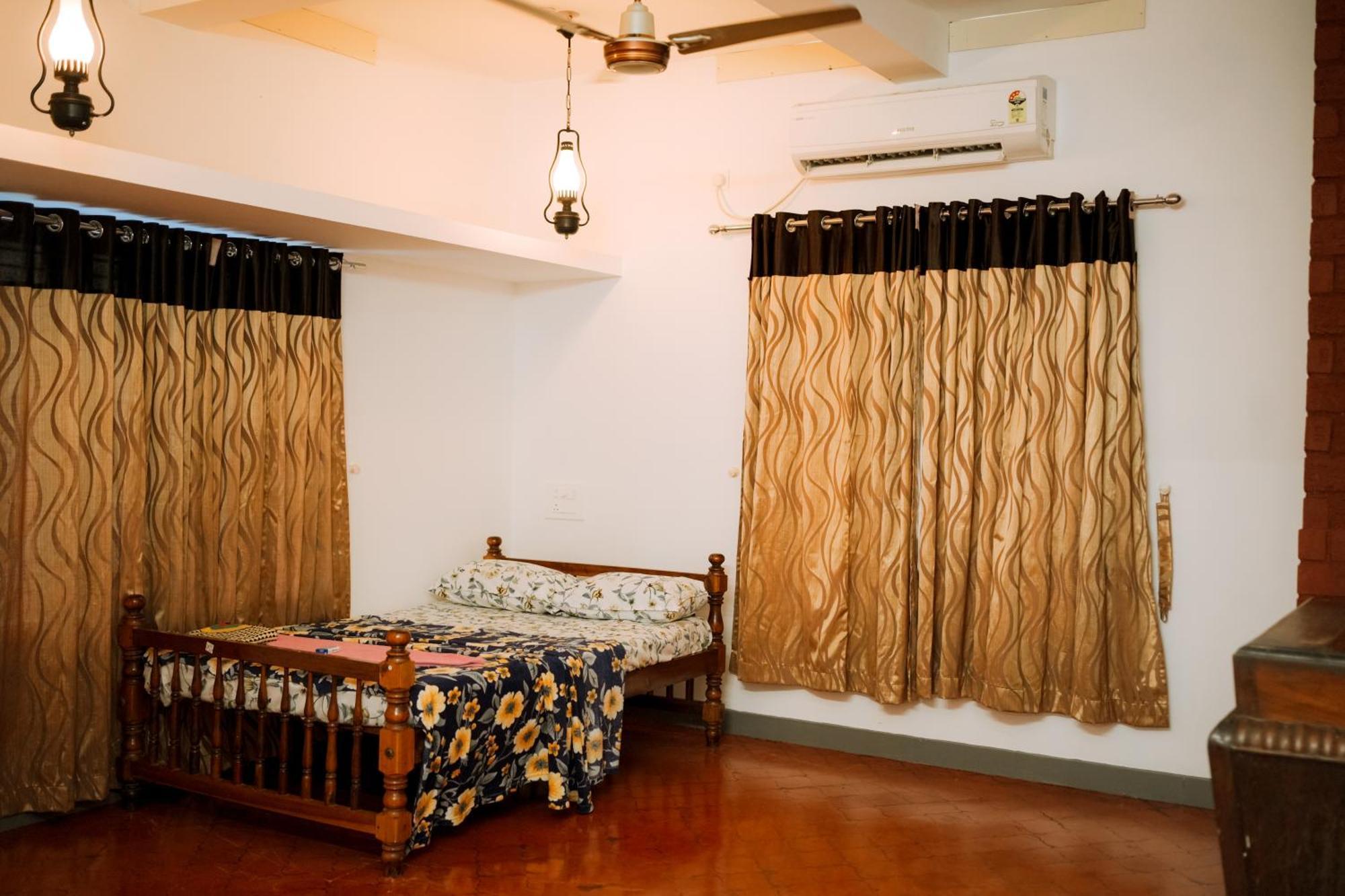 Varkala- Aroma Ac Pvt Hammocks Kitchen Villa Varkala