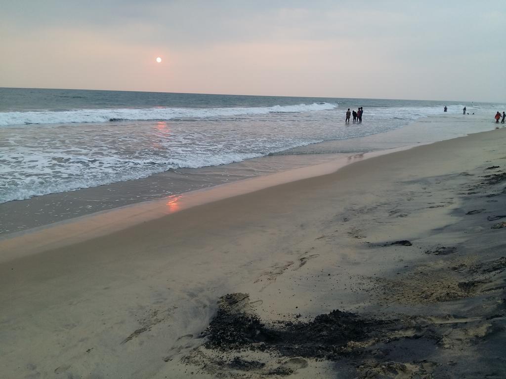 Homestay M R Beach & *