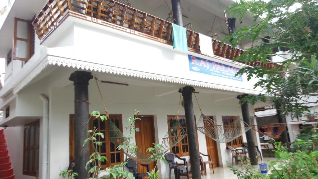 Raj Palace Homestay *