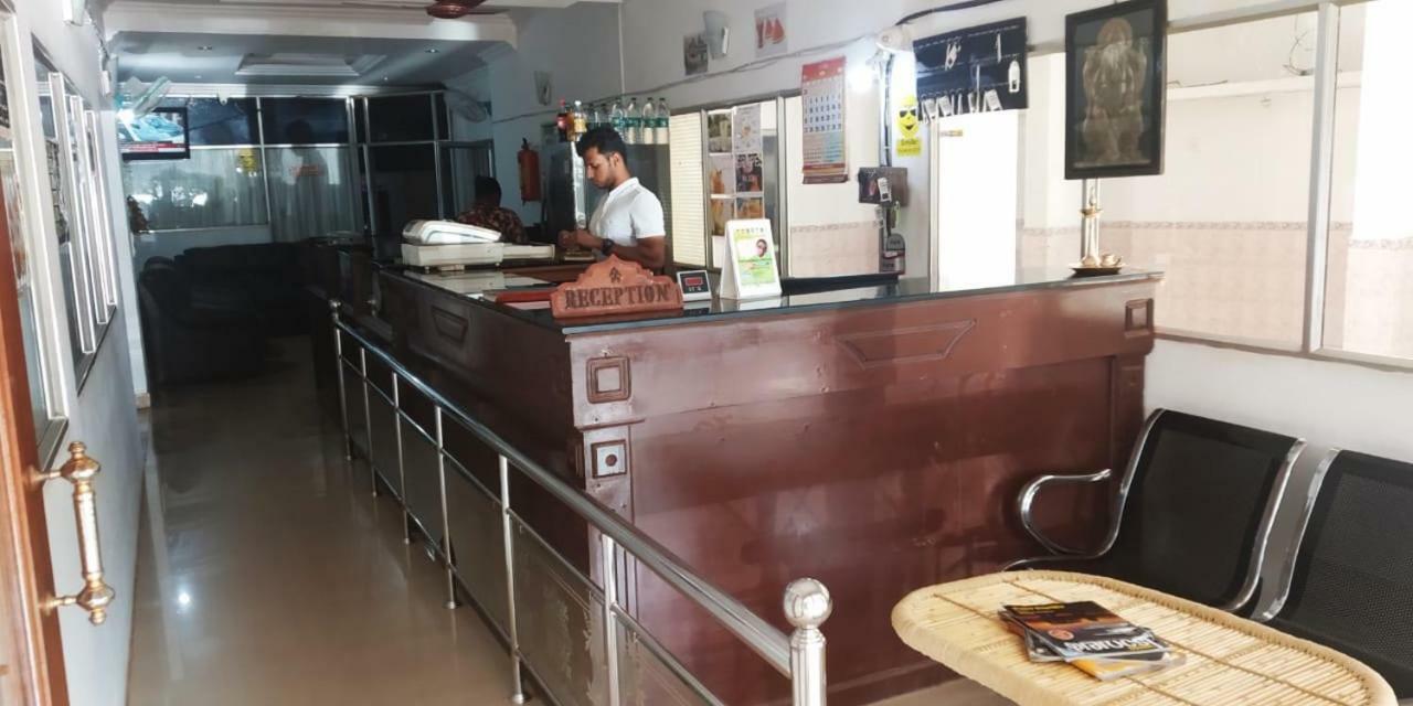 Anandan Tourist
