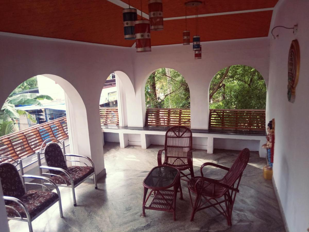 Sopanam Beach Hotel 2*