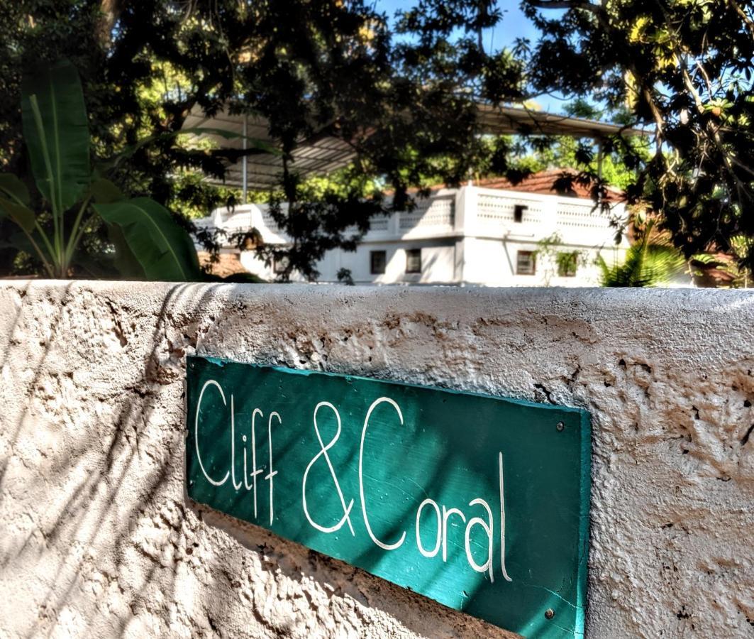 Cliff & Coral Hostel *