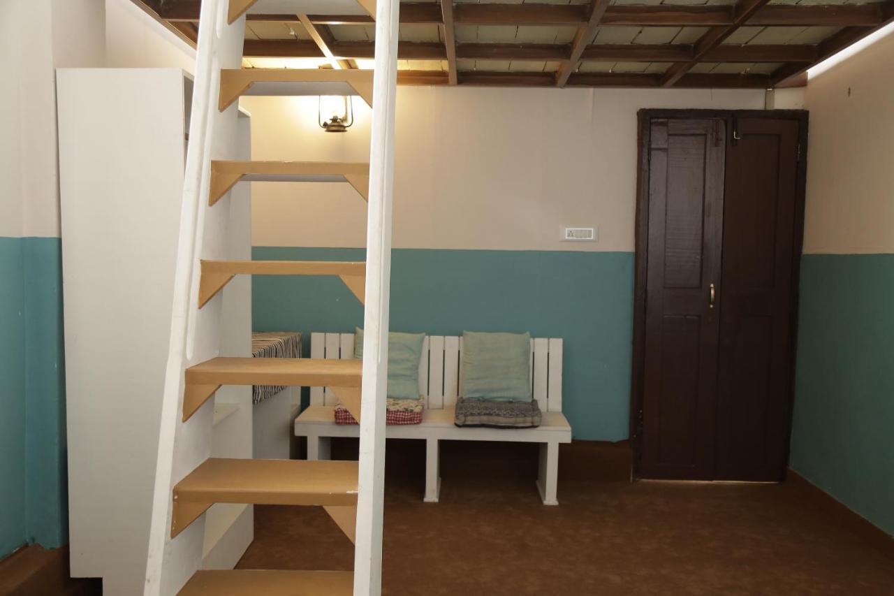Hostel Calaila *