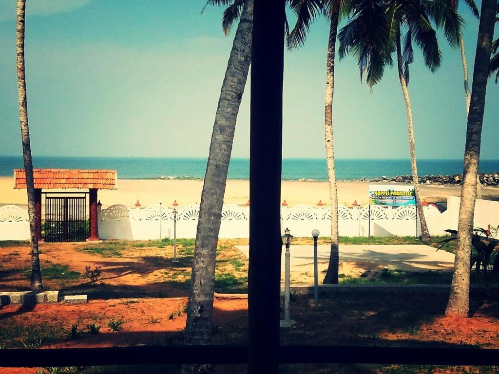 Homestay M R Beach & *