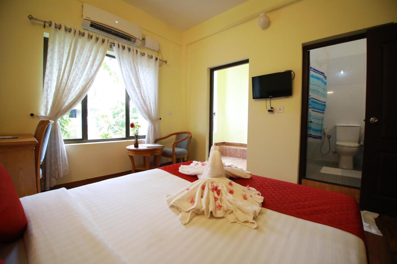 Resort Rachana's Black *