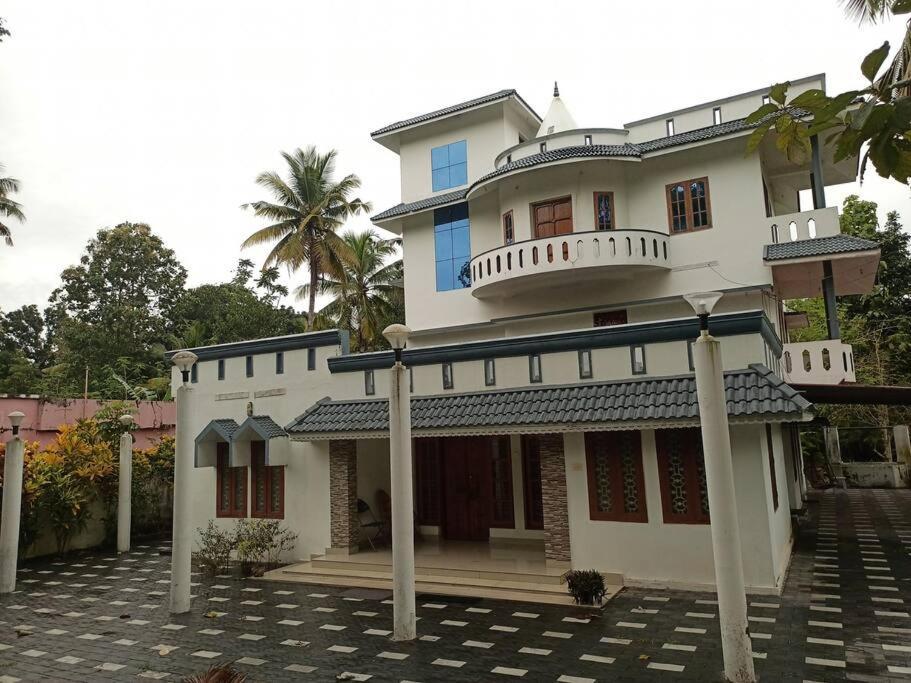 Aroma Ac Villa Varkala