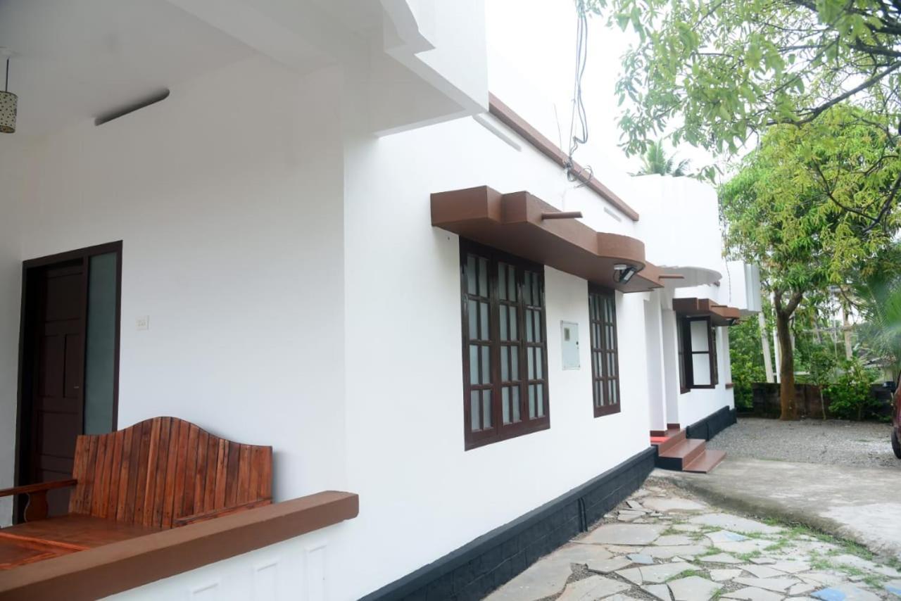 Crystal Palace Odayam * Varkala