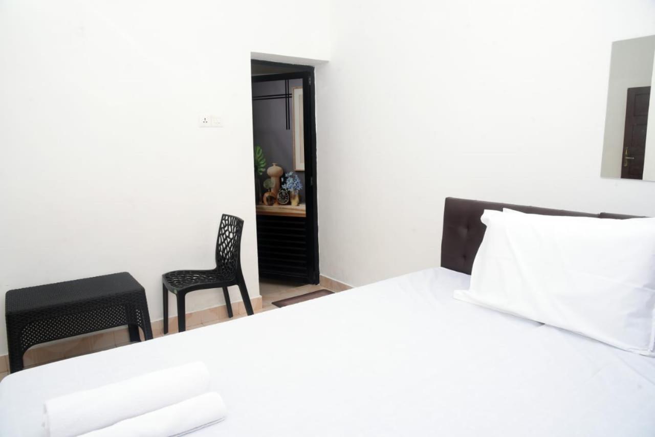 Crystal Palace Odayam Homestay *