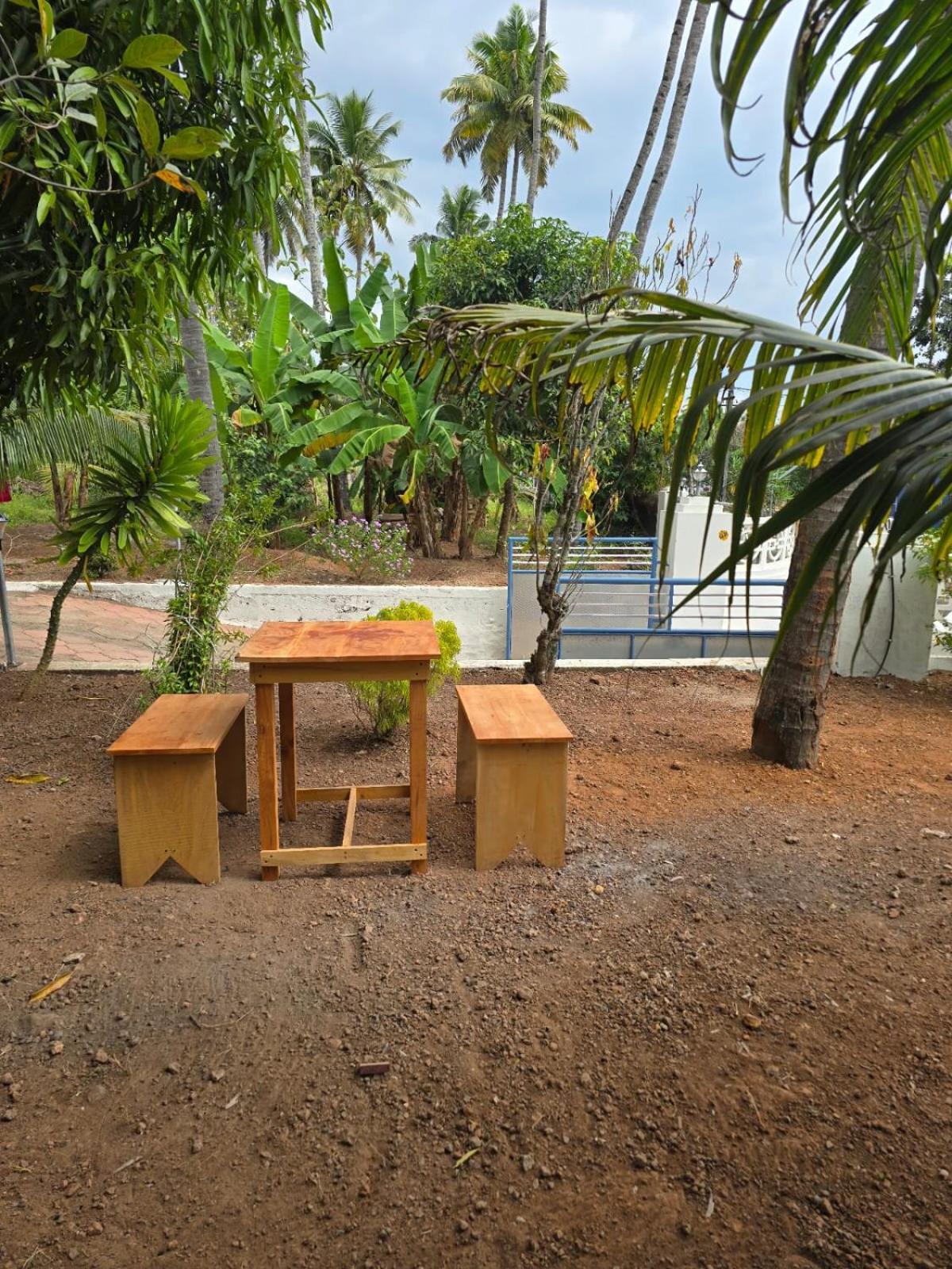 Haust Hostel Varkala