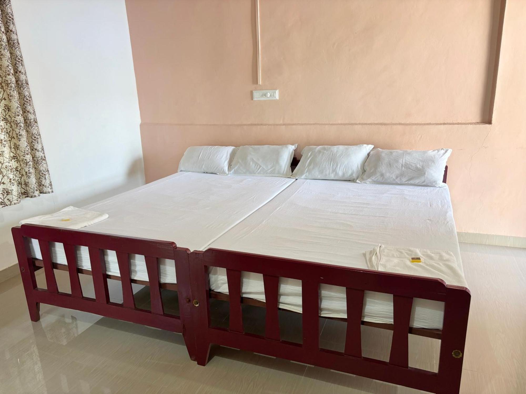 Hotel Akshay 4*
