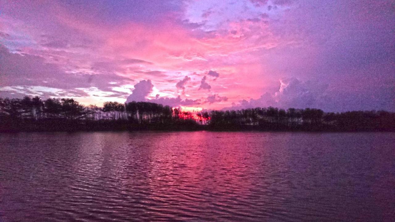 Serene Lake Resort *