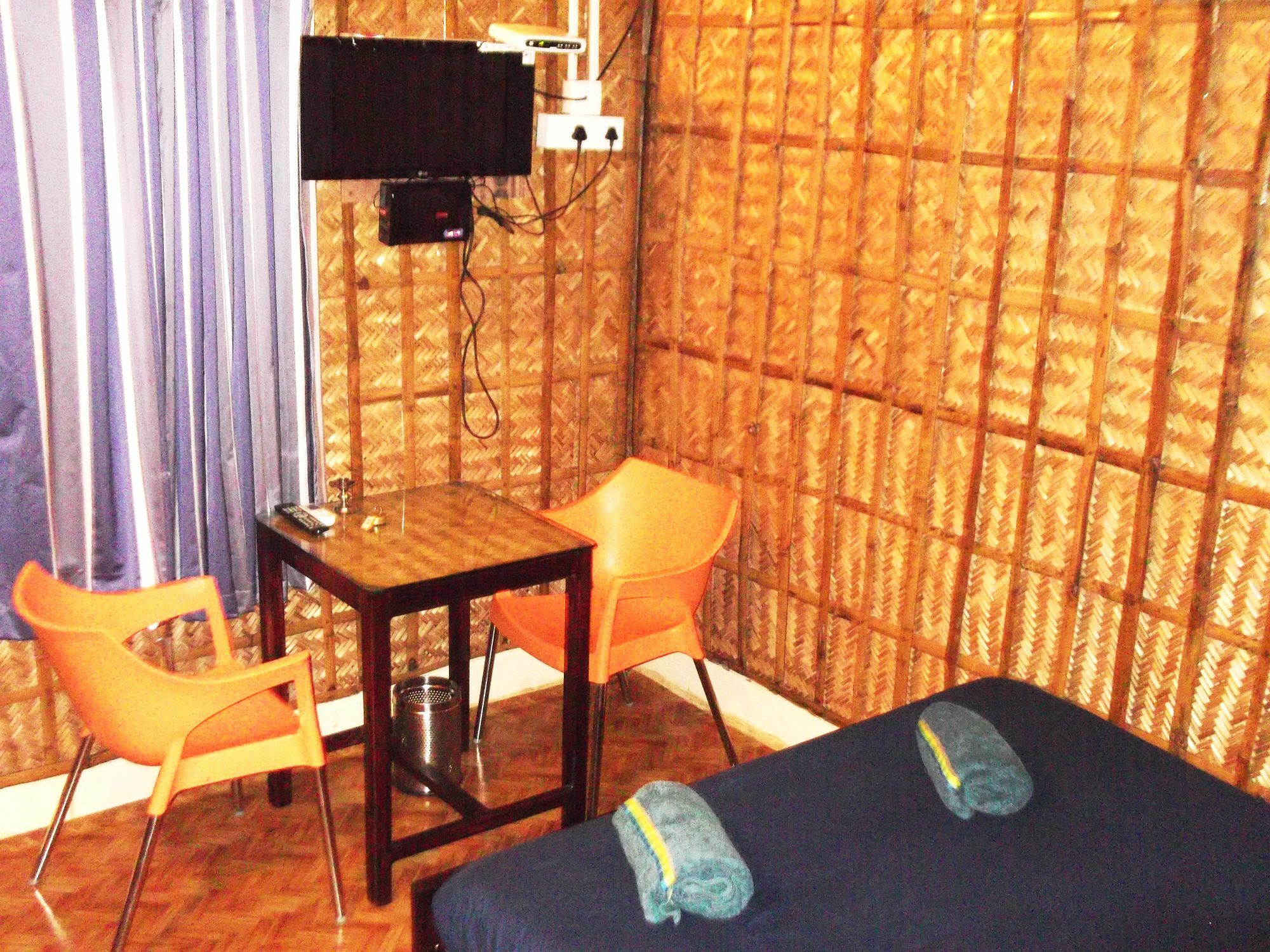 Inn Vedanta Wake Up-helipad North Cliff