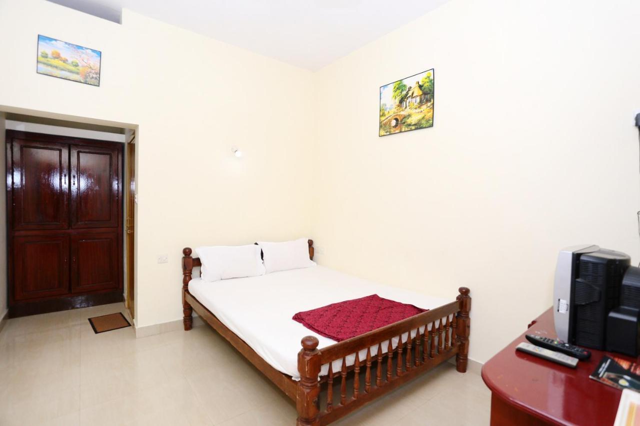 Spot On 36522 Karthika Plaza Hotel 3*