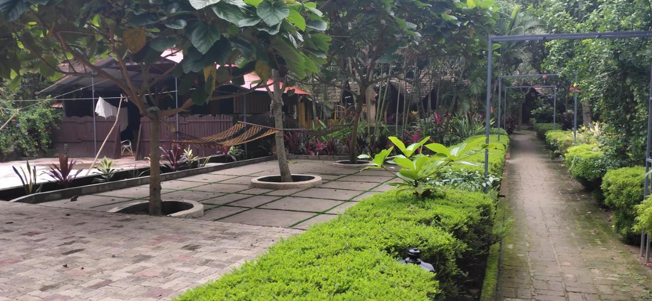 Villa Savithri Varkala