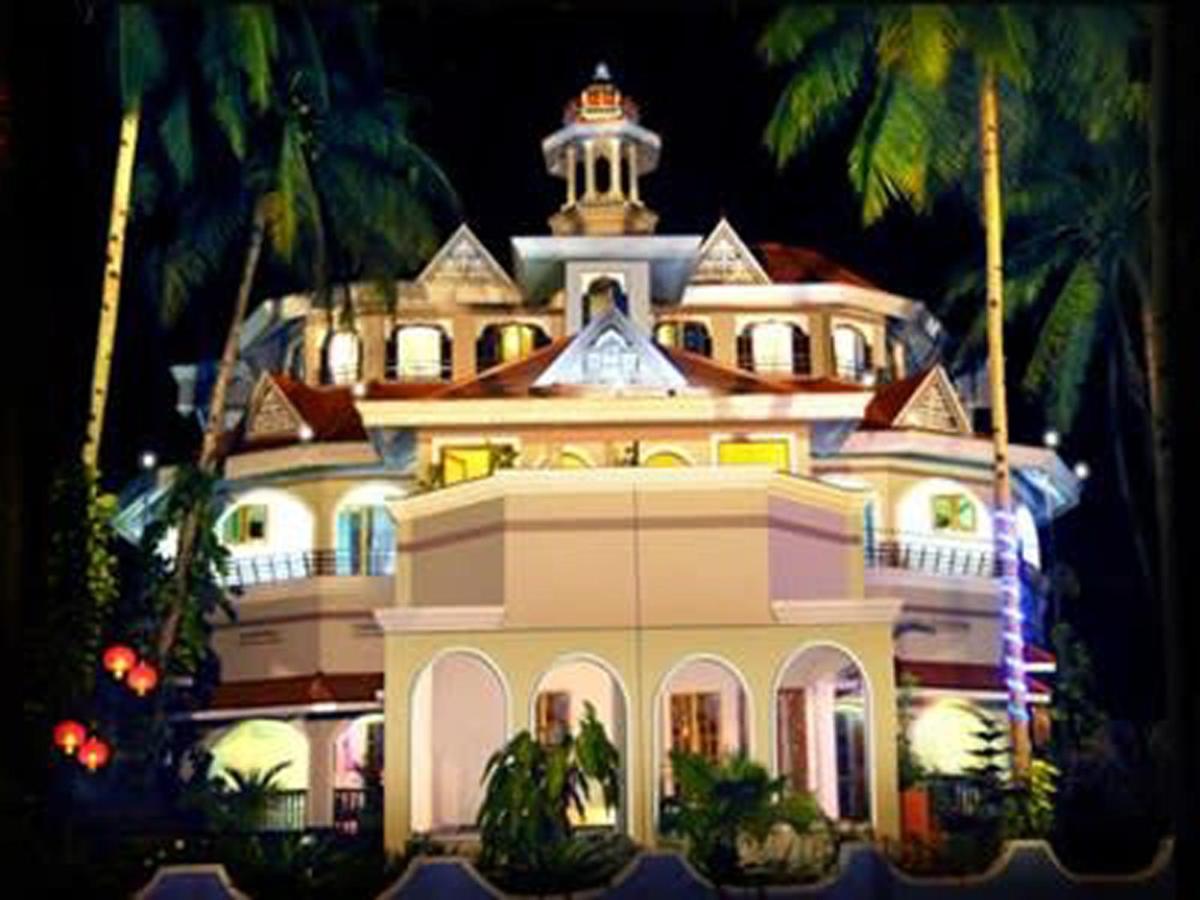 Hotel The Village