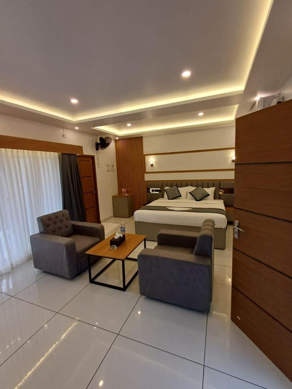 Economy hotel East West Varkala