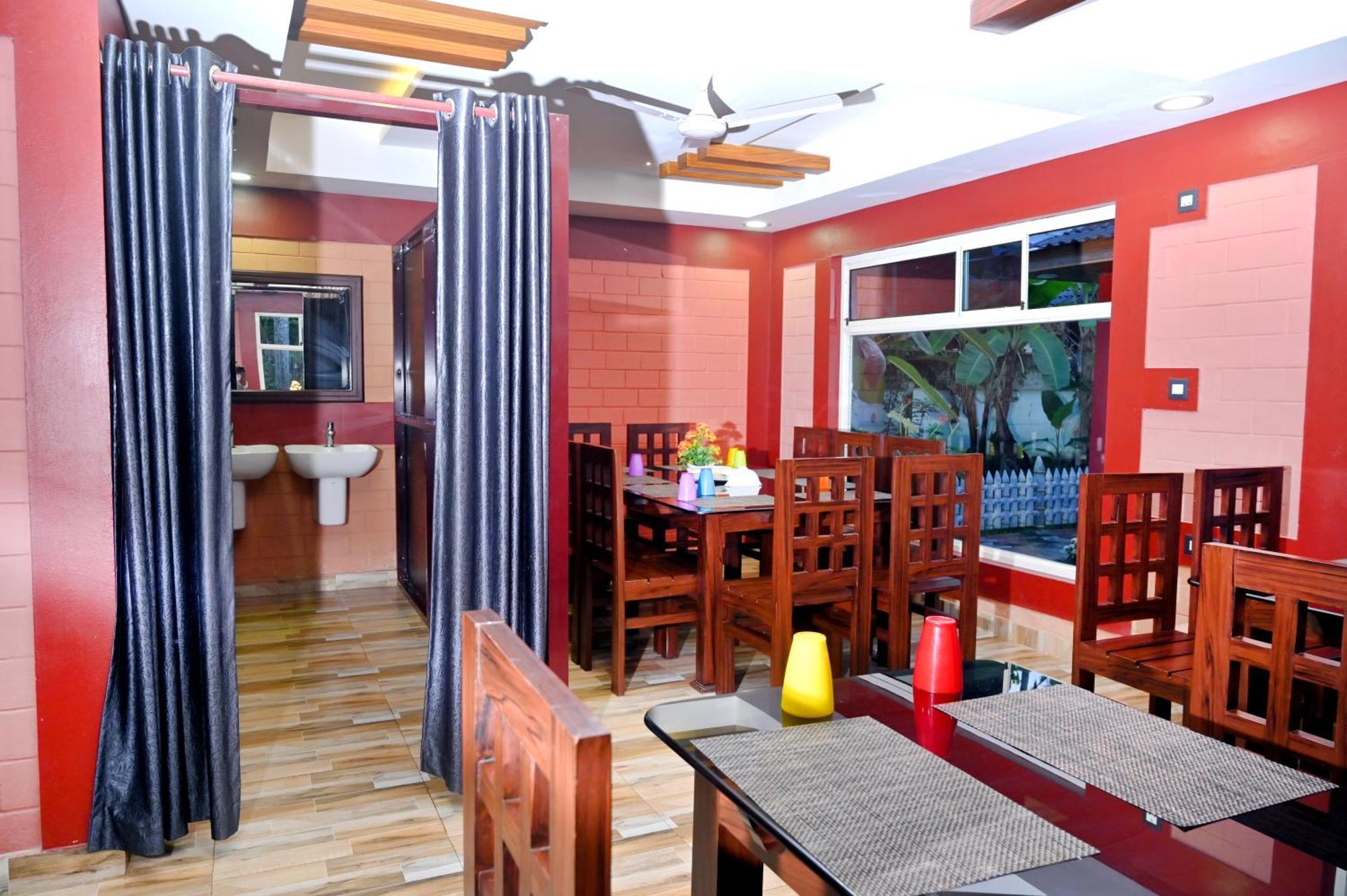 Leisure Valley 3* Varkala