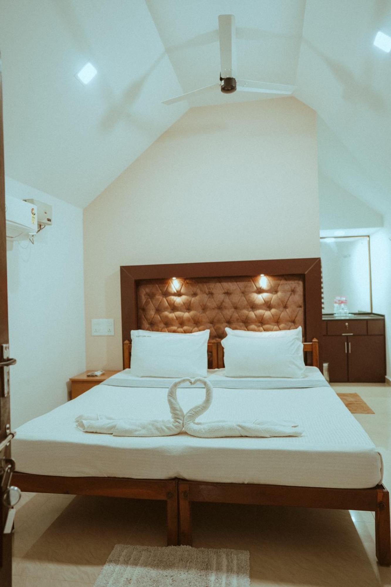 Villa Savithri Varkala