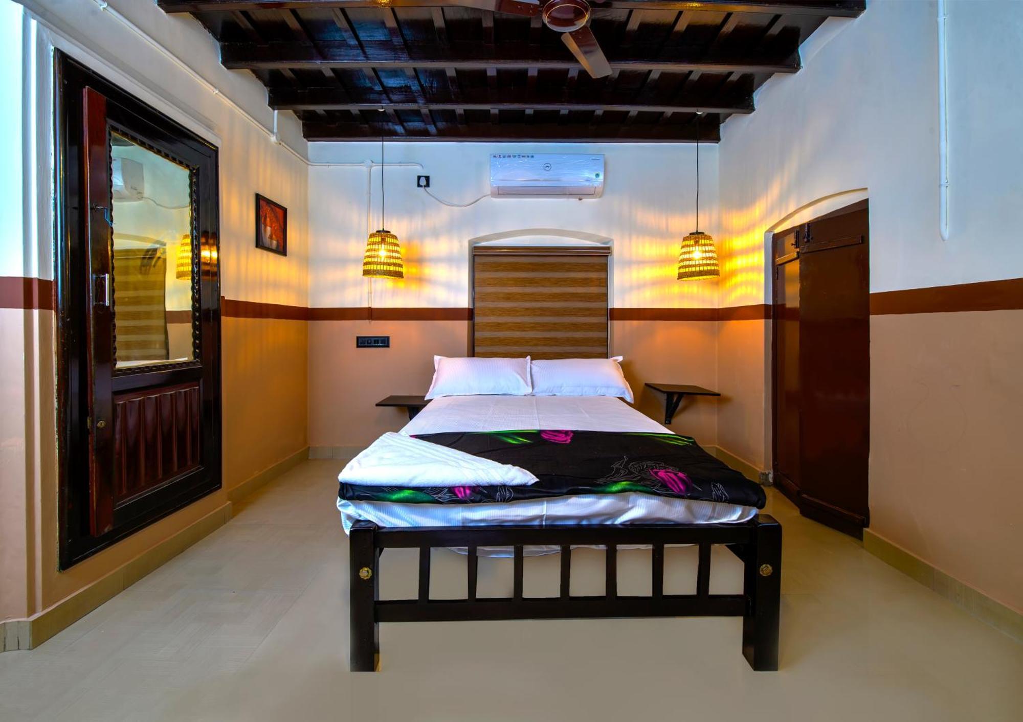 Rams Samudra-walk To Cliff,odayam,black Guest house
