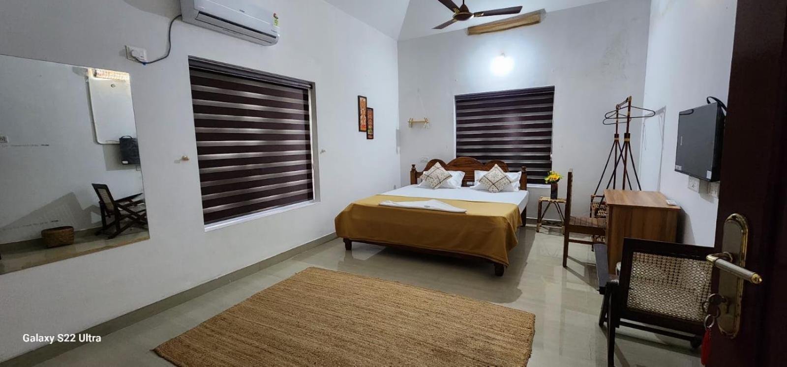 Rams Samudra-walk To Cliff,odayam,black Varkala