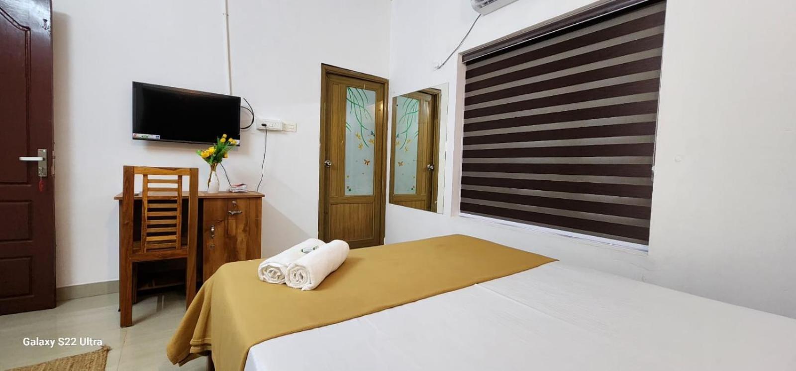Rams Samudra-walk To Cliff,odayam,black Varkala
