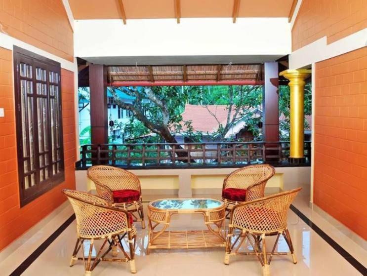Hotel Dahlia Beach